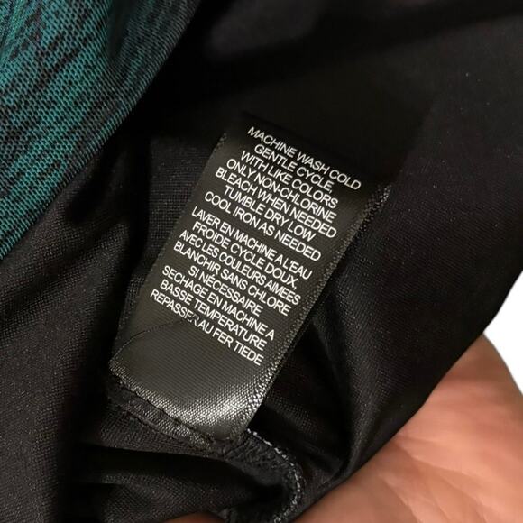 Revolve AFRM NWT Black Pink Surreal Shells Cropped Top Size Medium - Picture 6 of 9